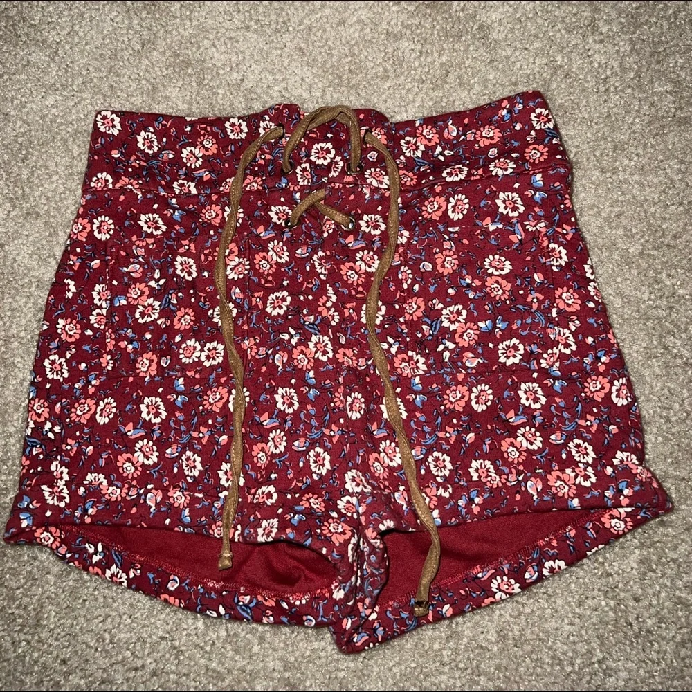 Hollister Red, Pink & Blue Floral High Waist shorts size XS - Picture 3 of 10